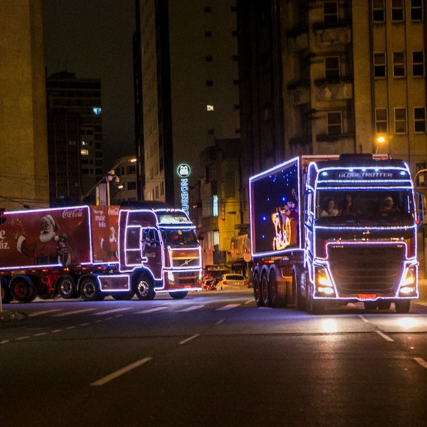 Caminhões Volvo transportam a magia do Natal - Chico da Boleia
