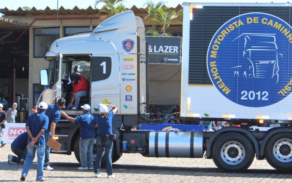 Chico da Boleia conversa com participantes da competição ‘Melhor Motorista de Caminhão do Brasil’ – Etapa Súmare – SP