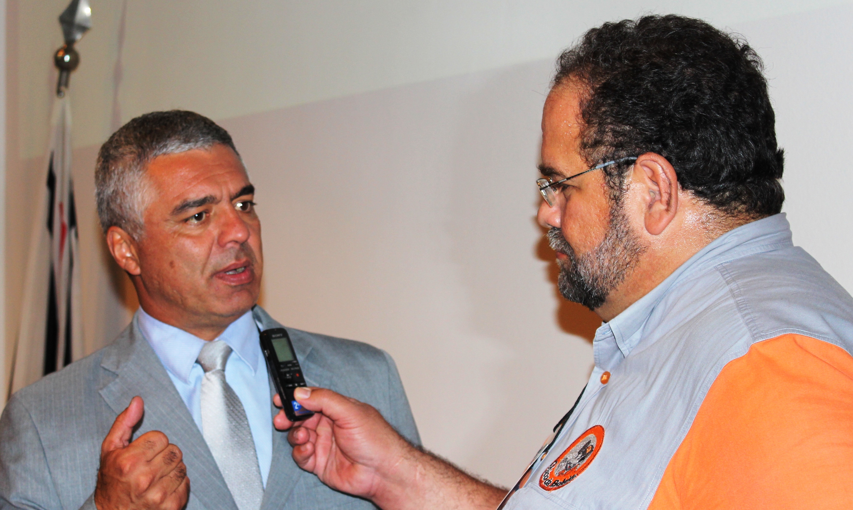 Deputado Estadual Major Olímpio, PDT/SP, no 2º Fórum Nacional das Associações, sendo entrevistado por Chico da Boleia.