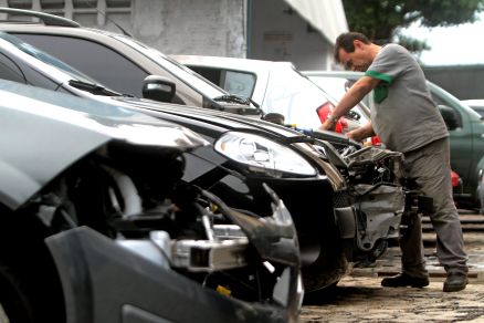 Tempo de espera para conserto de automóveis pode levar meses