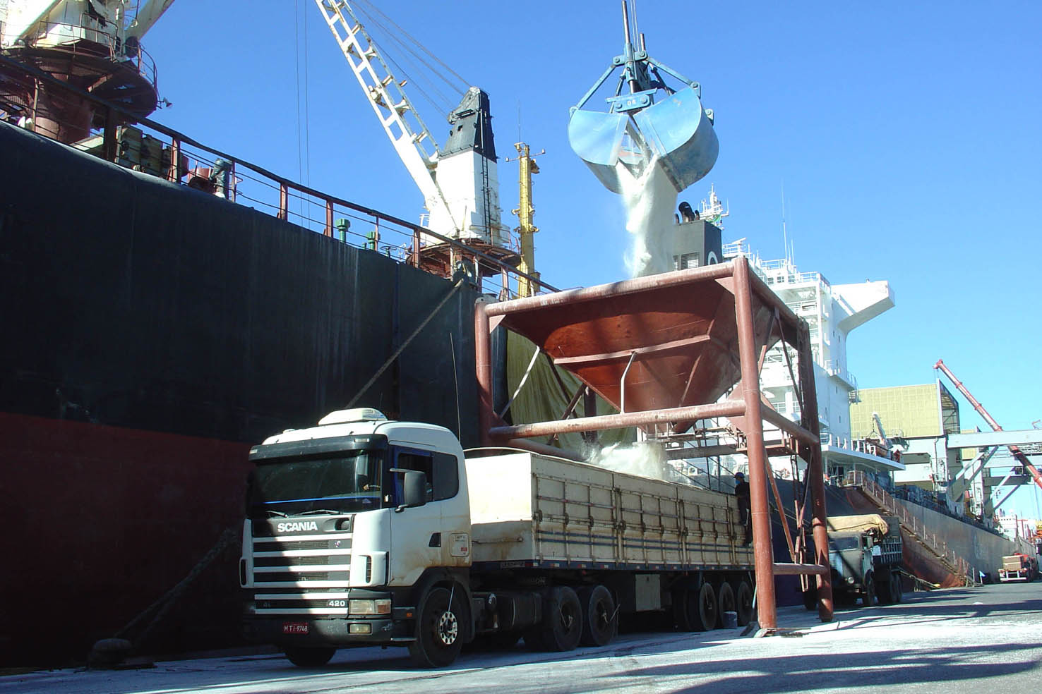 Porto de Paranaguá aumenta segurança no embarque de granéis