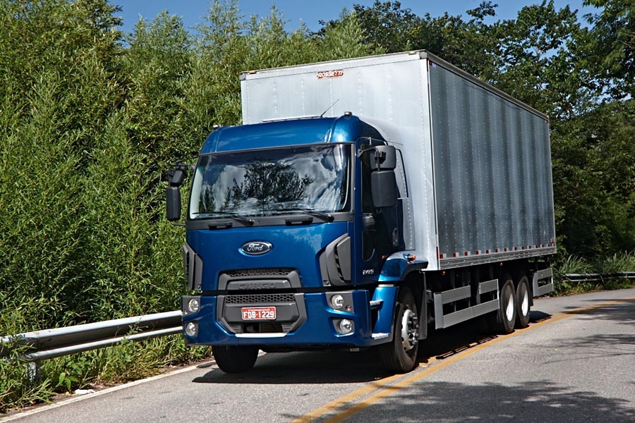 Ford convoca recall de 4,4 mil caminhões Cargo por problema na embreagem