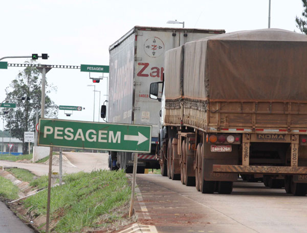 Rodovias federais têm só um posto de pesagem a cada 750 km