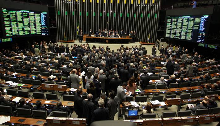 Governo sanciona MP dos Portos com 13 vetos e gera divergência entre deputados