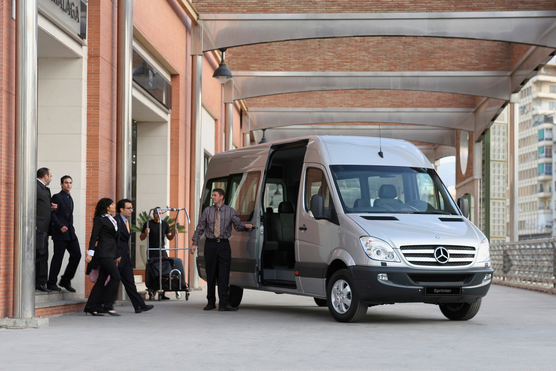 Com Sprinter, Mercedes-Benz oferece maior portfólio de veículos para transportes de passageiros