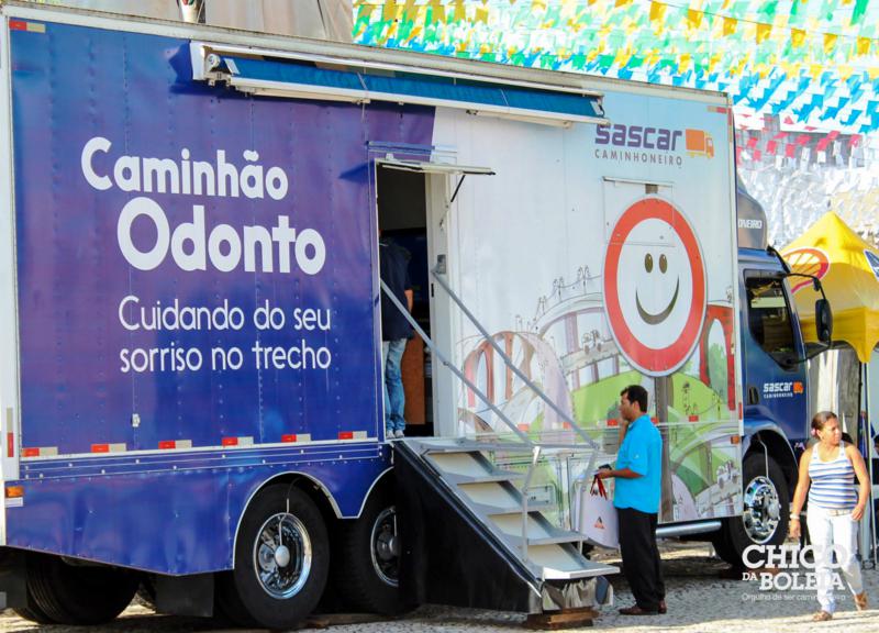 Caminhão odonto da Sascar oferece atendimento odontológico gratuito