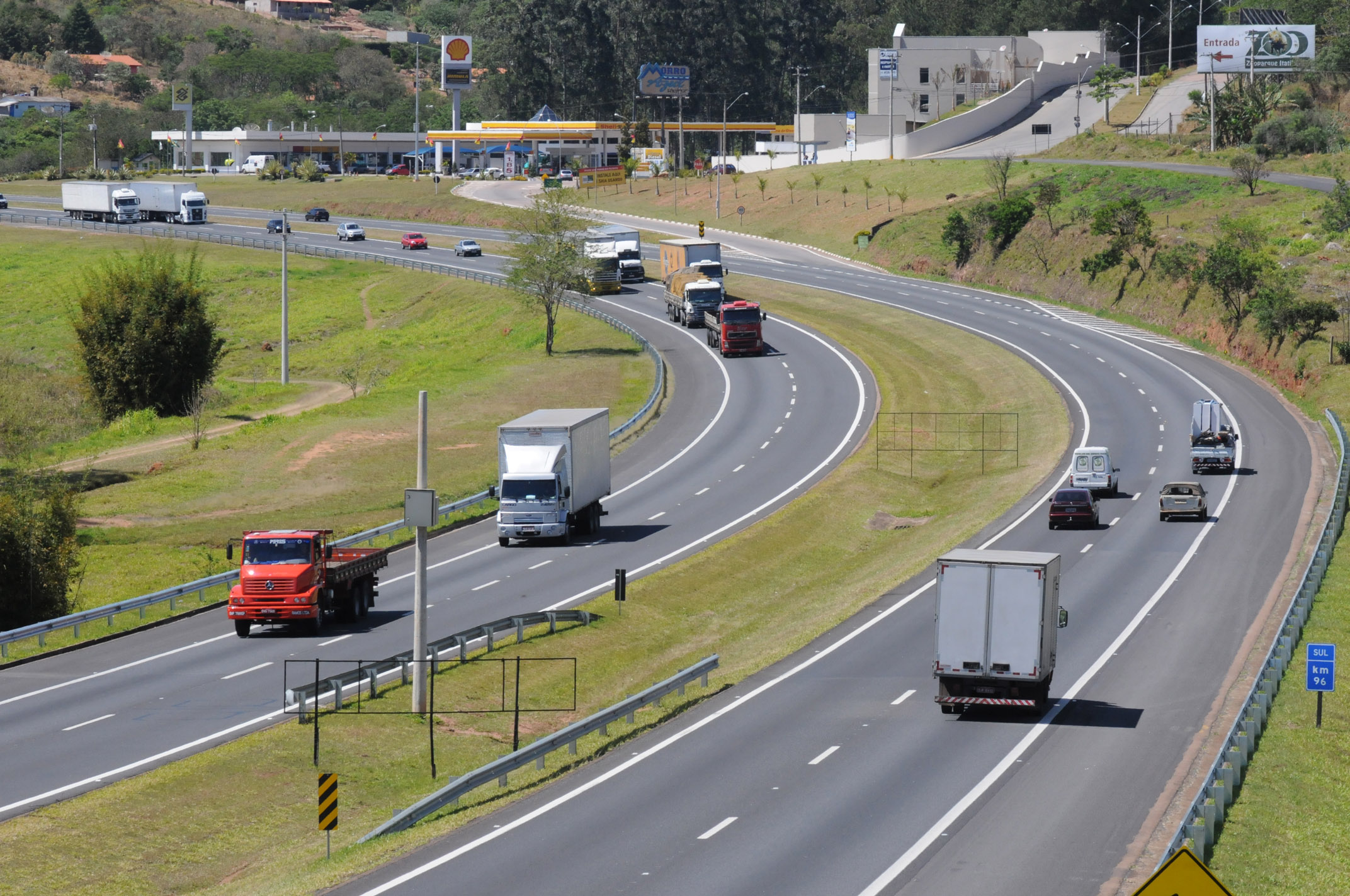 Rota das Bandeiras amplia investimentos na implantação de dispositivos de proteção contínua em 170 km do Corredor Dom Pedro