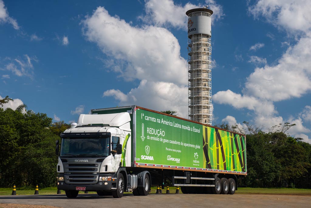 Natura e Coopercarga investem em caminhão a etanol da Scania