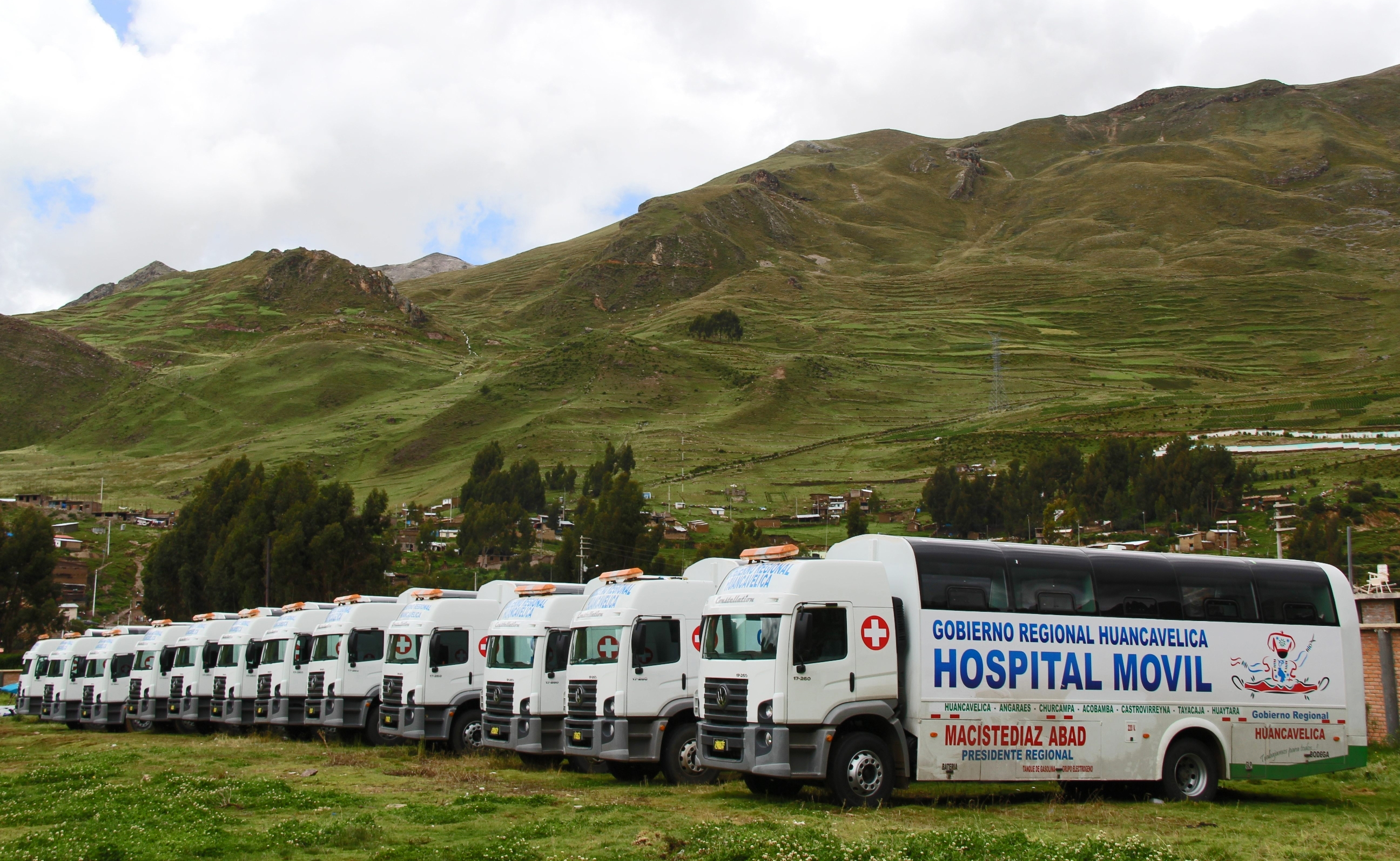 Veículos Volkswagen são transformados em hospitais móveis no Peru
