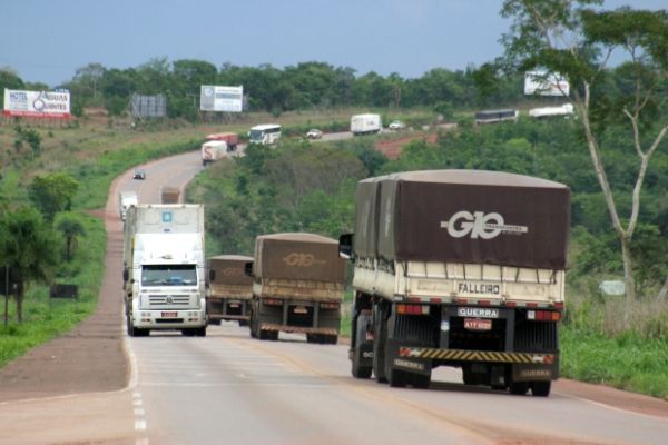 Descontentes, caminhoneiros se mobilizam e prometem protesto no próximo dia 2 em MT