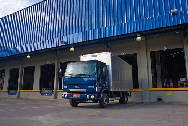 Ford Cargo 816 lidera o segmento de caminhões leves