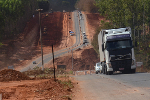 Duplicação da GO-070 agrada motoristas e comerciantes