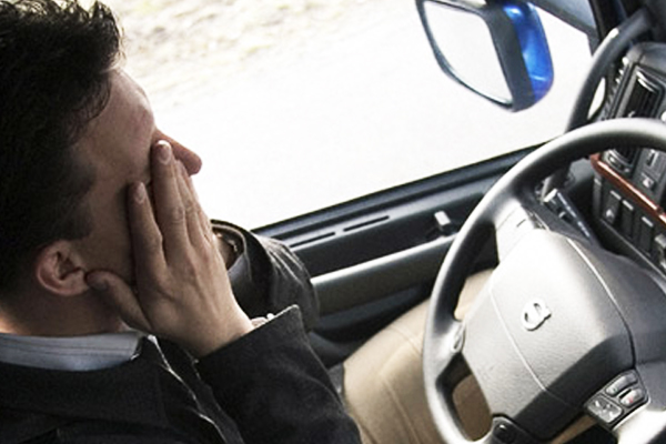 Sonolência ao volante aumenta em quatro vezes os riscos de acidentes de trânsito