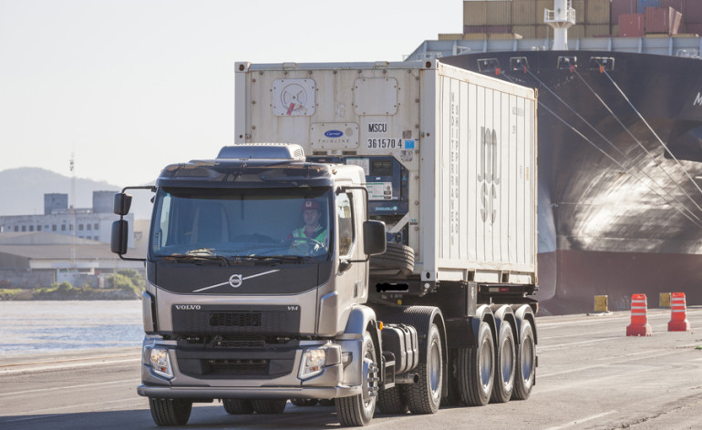 Nova linha Volvo VM chega com design europeu