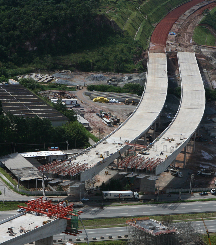 Prazo das obras na Régis Bittencourt passa de 2011 para 2017