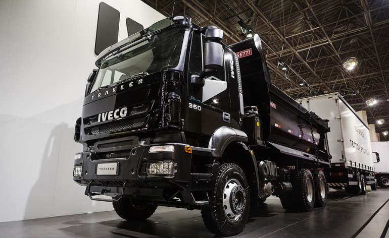 Novo Trakker 310T36 6×4 é apresentado pela Iveco na Fenatran