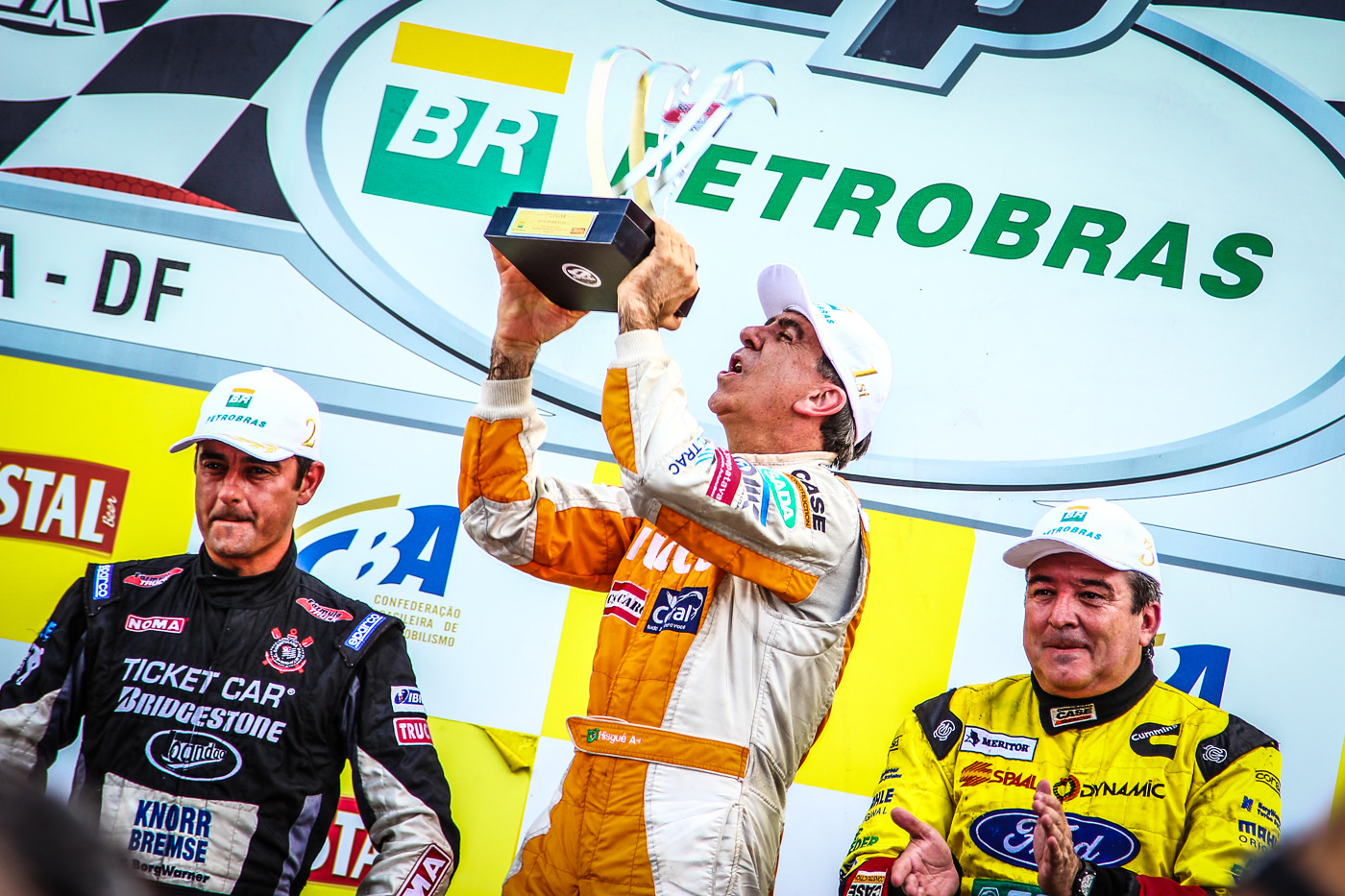 Beto Monteiro leva o título de campeão brasileiro da Fórmula Truck