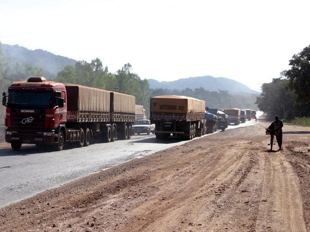 Motoristas esperam que cobrança de pedágio acabe com os buracos