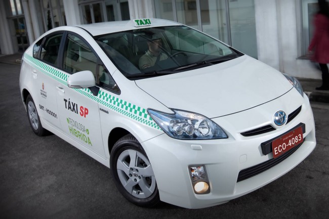 Brasil tenta ampliar experiências com carro elétrico