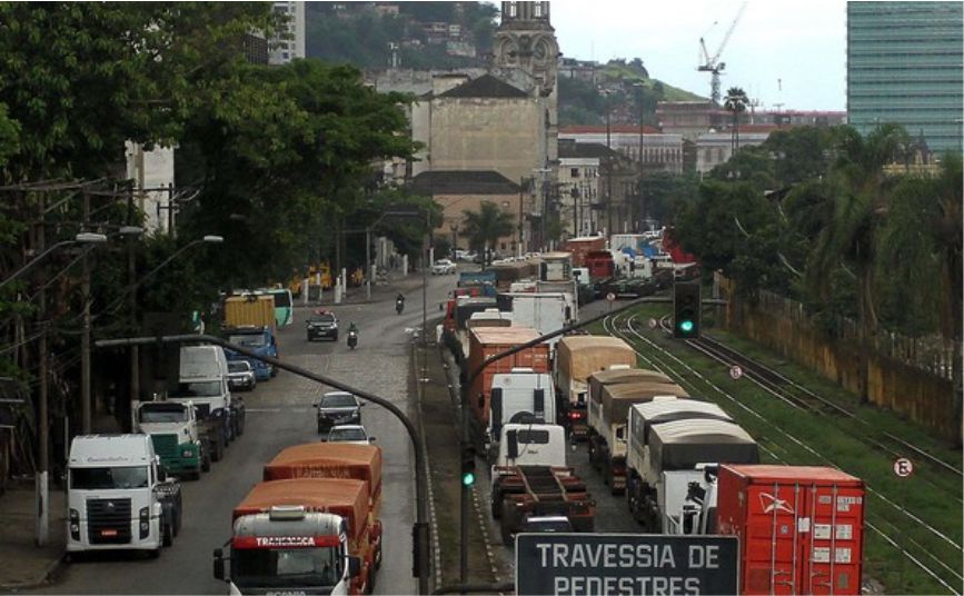Seca afeta hidrovia e poderá gerar mais filas de caminhões em Santos