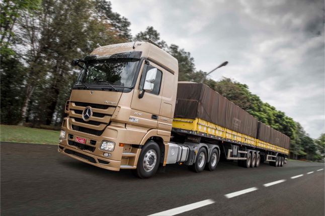 Caminhões extrapesados Mercedes-Benz asseguram alta produtividade no transporte de grãos