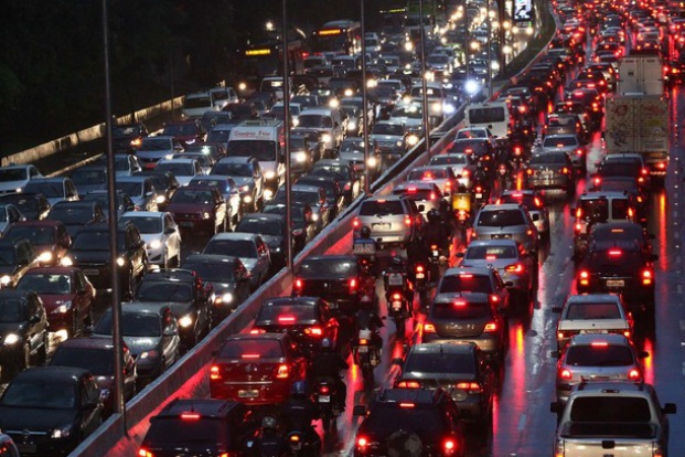Relatório aponta que veículos automotores estão emitindo menos poluentes.