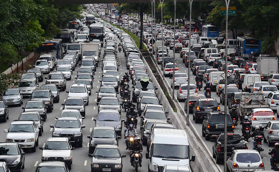 Com greve no metro, CET volta a suspender rodízio em São Paulo