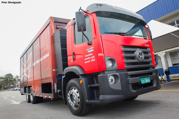 Caminhão Volkswagen totalmente movido a GNV será utilizado pela Ambev em operações no Rio de Janeiro