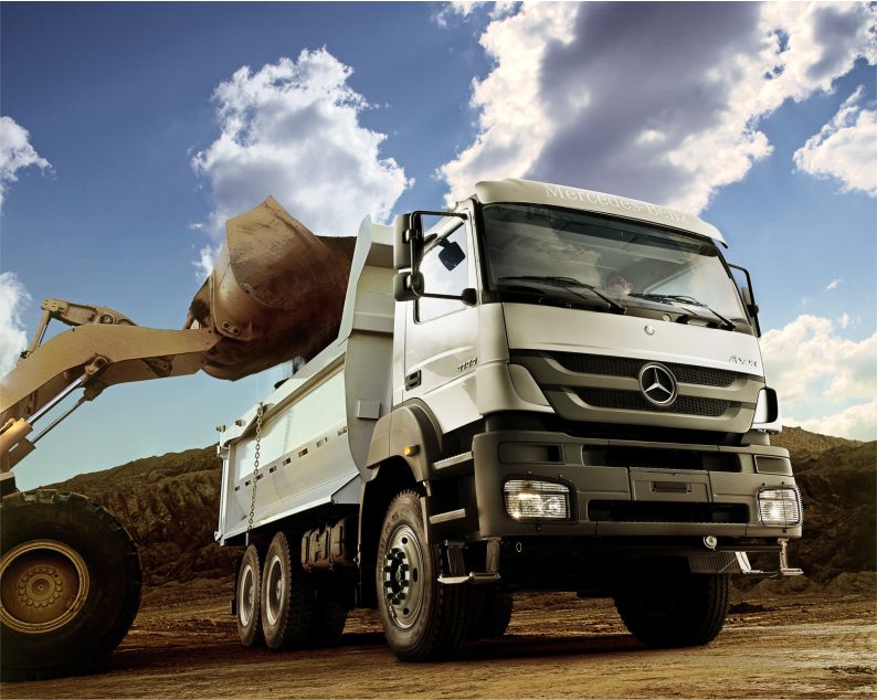 Caminhões Mercedes-Benz asseguram força, robustez e alta produtividade na mineração
