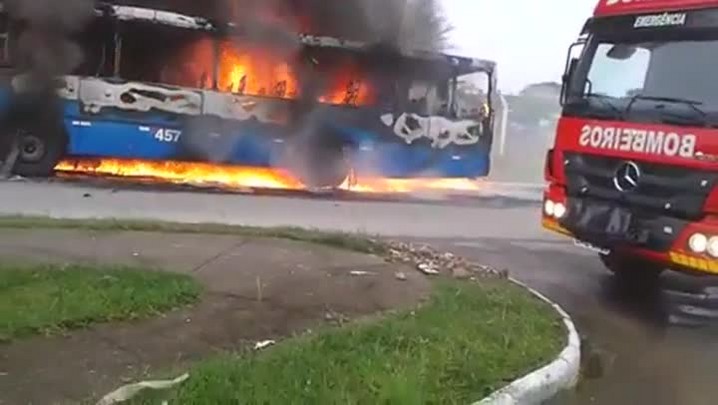 Após ataques, ônibus voltam a circular na Grande Florianópolis