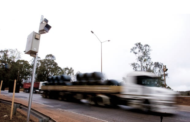 Rodovias concedidas de SP receberão 425 novos radares fixos