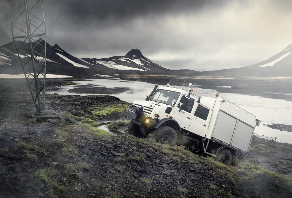 Unimog da Mercedes-Benz demonstra sua impressionante capacidade off-road nas Terras Altas da Islândia