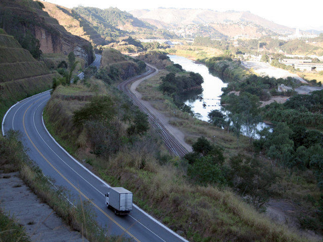 Projeto de duplicação mantém curvas da BR-381