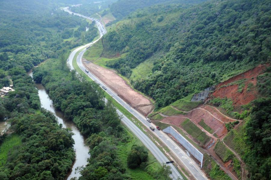 Autopista Régis Bittencourt libera novo trecho da duplicação da Serra do Cafezal