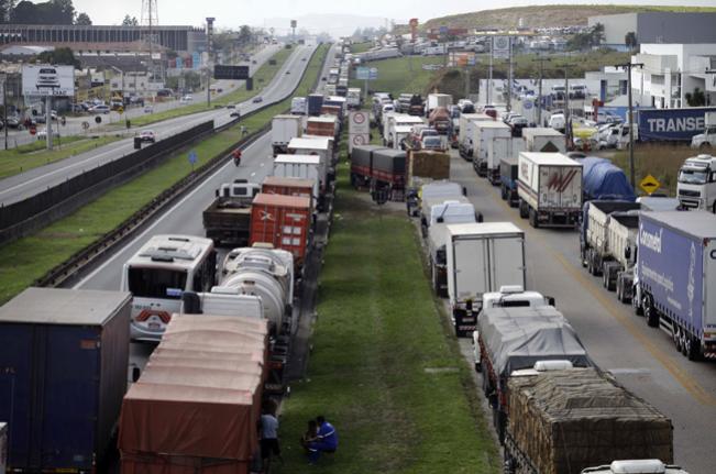 “Estão usando nosso nome de forma errônea”, diz representante da Abcam sobre falsa greve de caminhoneiros do dia 13 de novembro