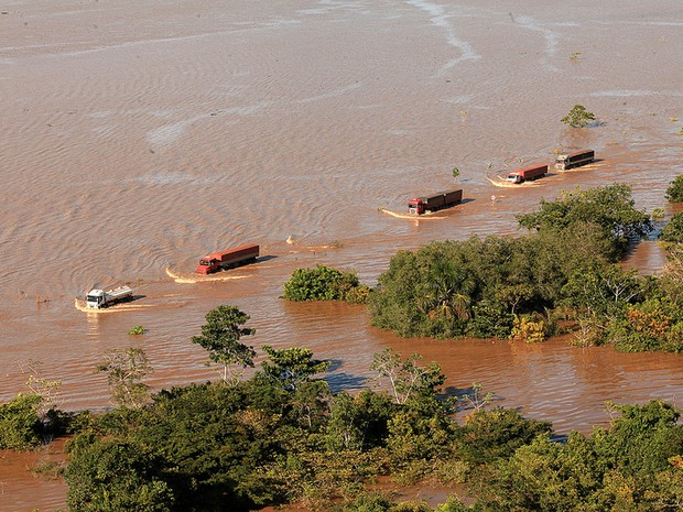 Ilhados em 2014, caminhoneiros já falam em última viagem ao AC pela BR