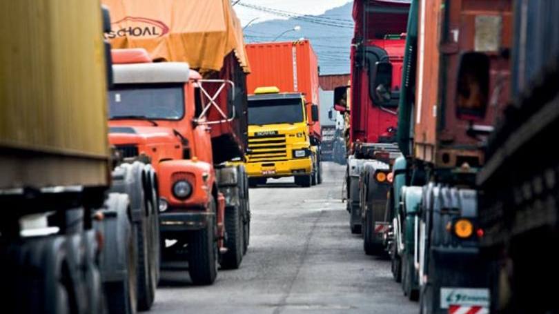 Guarujá e SEP negociam pátio para estacionamento de caminhões