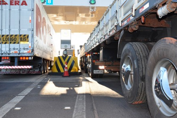 Plenário aprova isenção de pedágio para eixos suspensos de caminhões