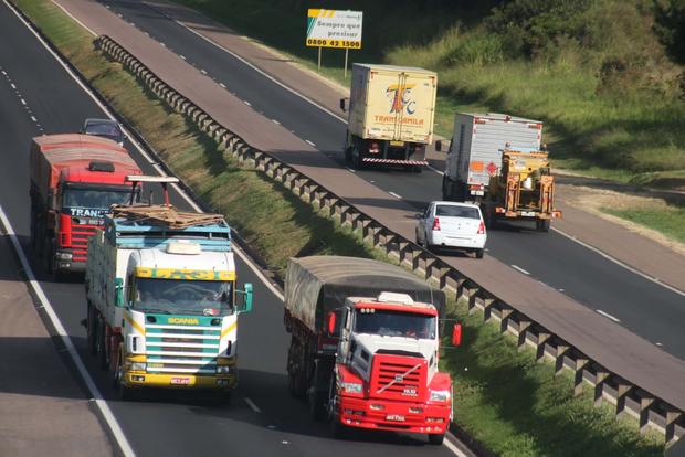 Número de mortes e acidentes em rodovias federais cai em 2014, diz PRF