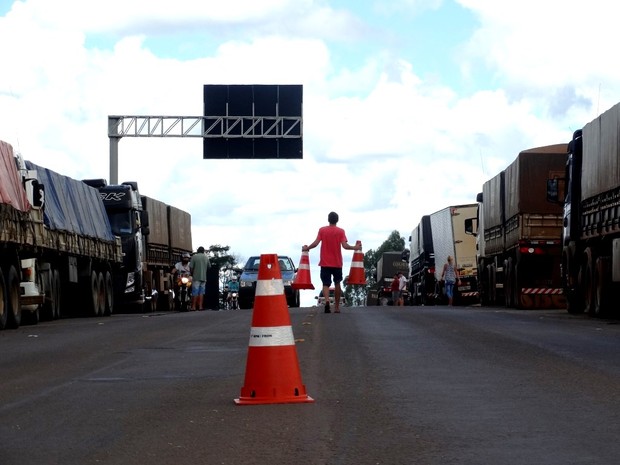 Protesto deixa cidades sem combustíveis