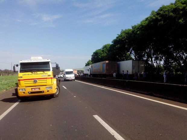 Caminhoneiros bloqueiam Raposo Tavares pela quarta vez em seis dias