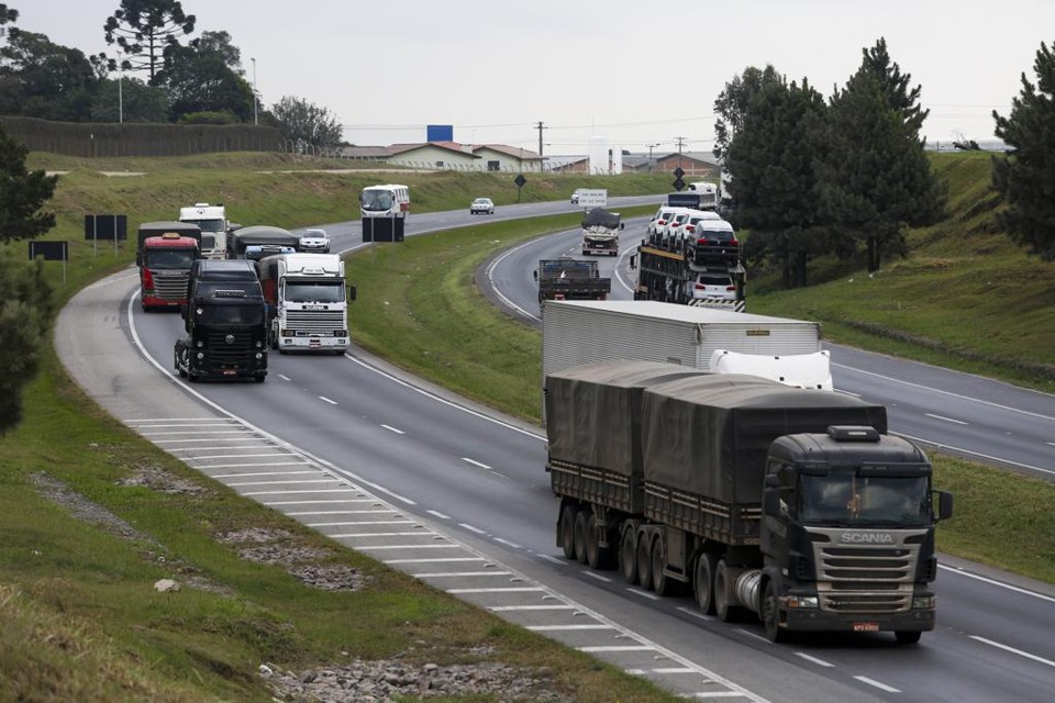 Entra em vigor a nova Lei dos Caminhoneiros