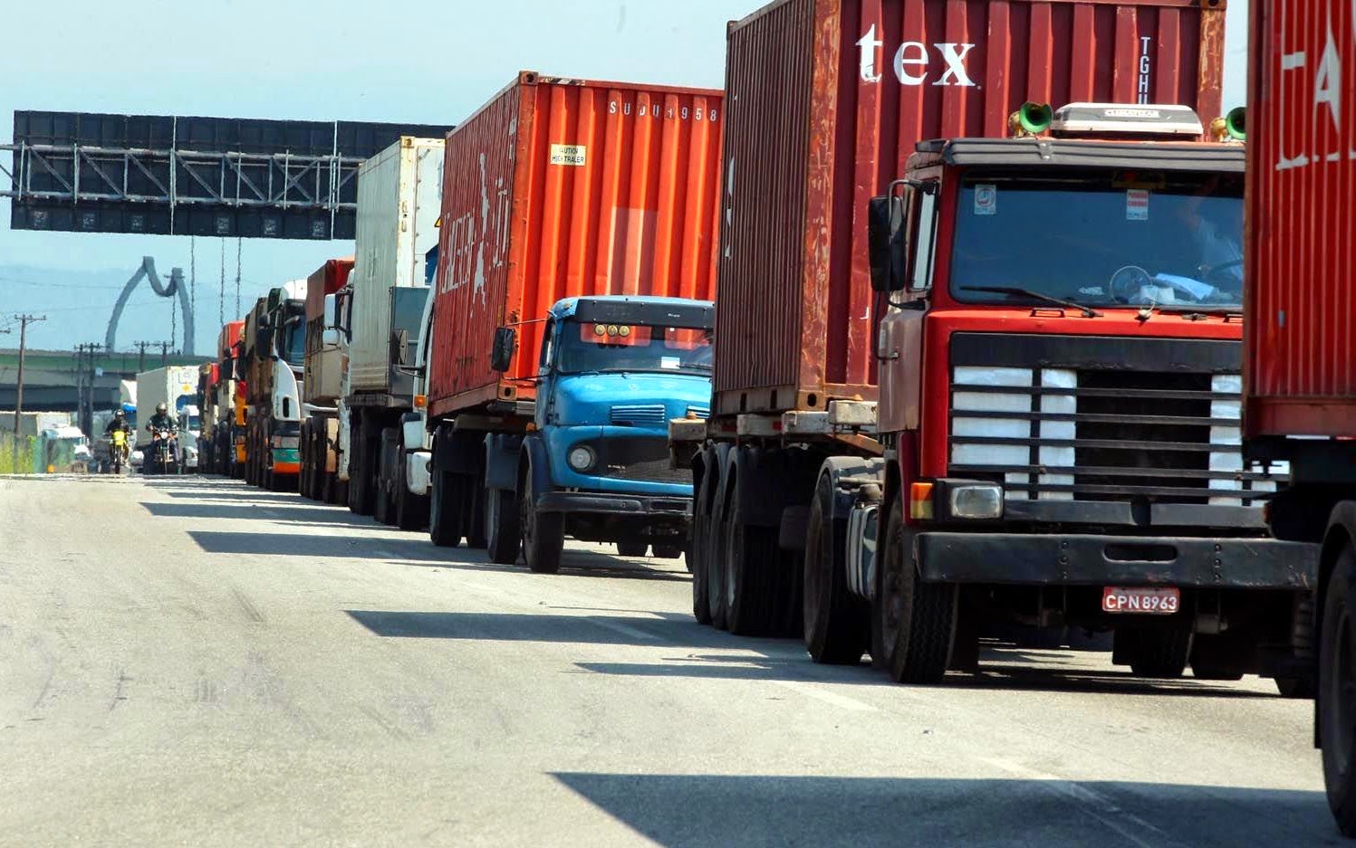 Tabela de frete mínimo é reivindicada por caminhoneiros em todo o Brasil