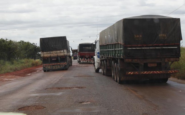 Rodovias brasileiras exigem jogo de cintura do motorista para vencer os buracos