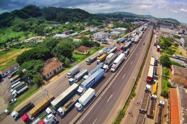 Sindicam-PR/CNTA ganham, ação civil pública para maior fiscalização da ANTT e cumprimento do vale pedágio