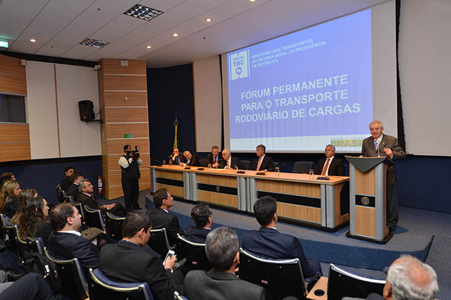Instalação do Fórum Permanente do Transporte Rodoviário de Cargas reúne lideranças do setor