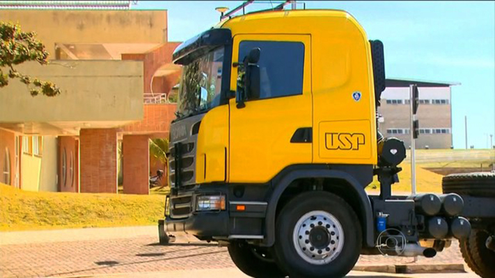 Pesquisadores da USP apresentam caminhão que não precisa de motorista