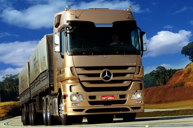 CAMINHÕES ACTROS DA MERCEDES-BENZ SÃO ATRAÇÕES NA FEIRA DO CARRETEIRO EM APARECIDA