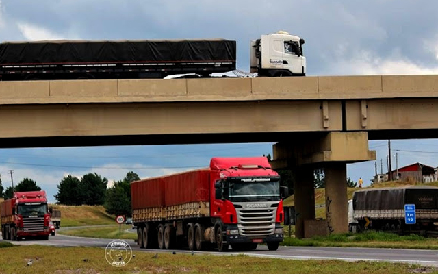 Brasil possui excesso de 350 mil caminhões rodando pelas estradas