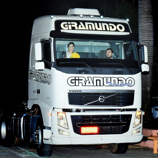 Lá vem a noiva, no Volvo FH